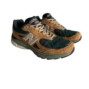 New Balance 990v3 Men's Size 9 Tan Green Athletic Sneakers